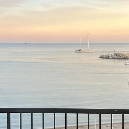 Amazing Beachfront Views - 3 Bedrooms * Fuengirola