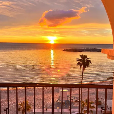Amazing Beachfront Views - 3 Bedrooms Appartement *