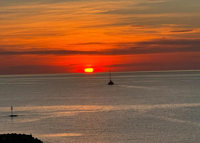 Amazing Beachfront Views - 3 Bedrooms * Fuengirola