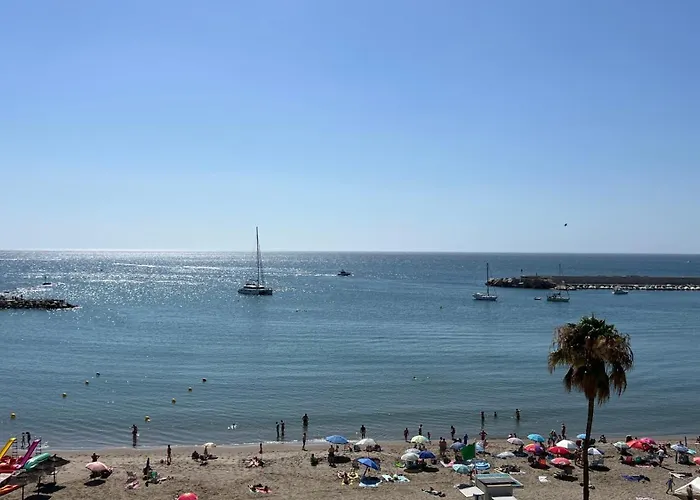 Amazing Beachfront Views - 3 Bedrooms Apartment *