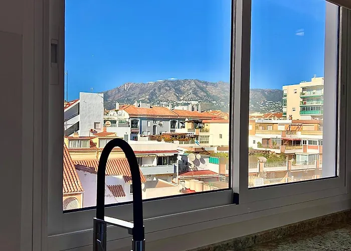 Amazing Beachfront Views - 3 Bedrooms *