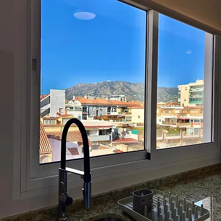 Amazing Beachfront Views - 3 Bedrooms *