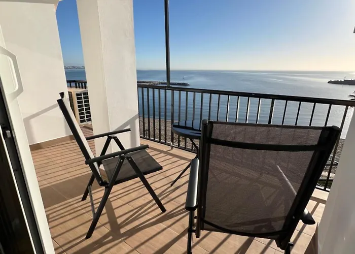 Amazing Beachfront Views - 3 Bedrooms דירה