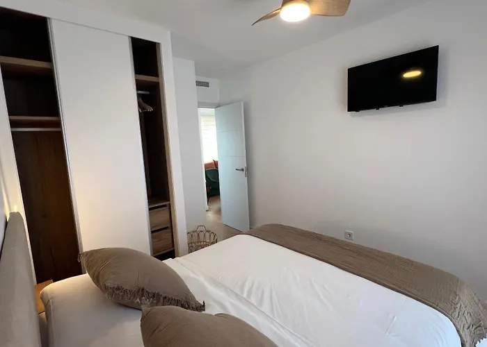 Amazing Beachfront Views - 3 Bedrooms פואנגירולה