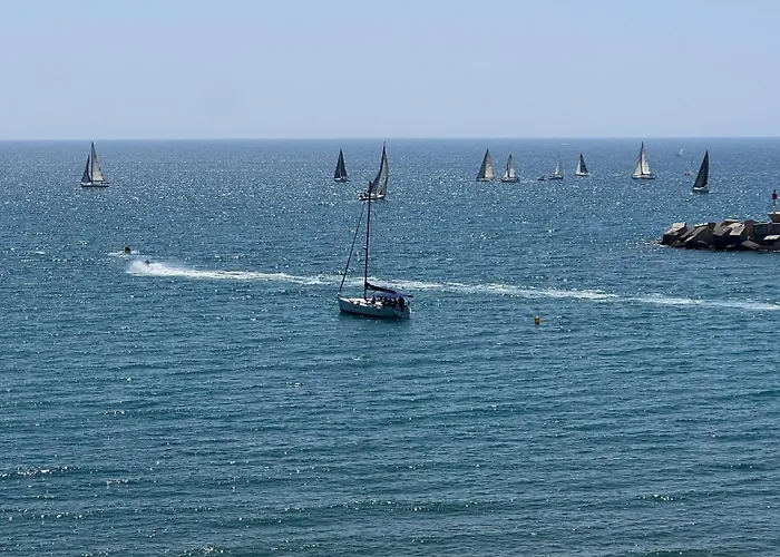 Amazing Beachfront Views - 3 Bedrooms דירה